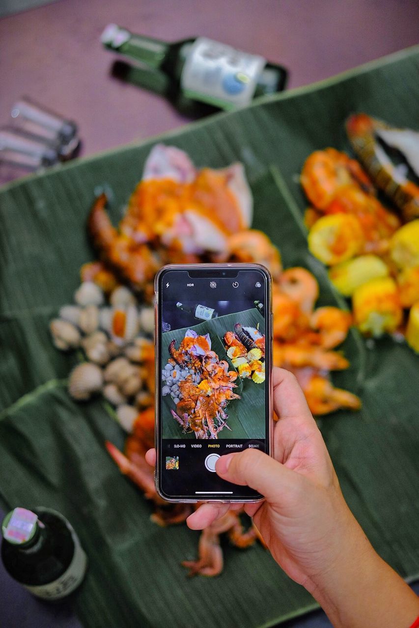 portable information device, wireless technology, smartphone, yellow, hand, food and drink, mobile phone, technology, food, flower, selfie, one person, holding, photographing, communication, high angle view, lifestyles, adult, healthy eating, activity, meal, freshness, telephone, vegetable, women, indoors, wellbeing, autumn