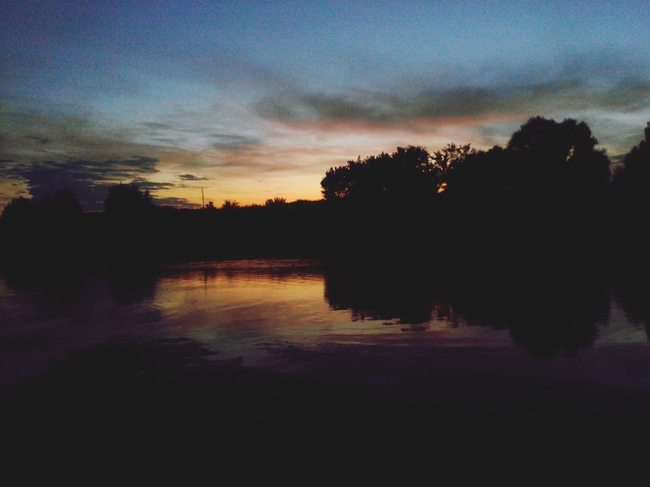 silhouette, sunset, water, sky, tranquil scene, tree, scenics, tranquility, beauty in nature, reflection, lake, nature, cloud - sky, idyllic, dusk, waterfront, cloud, river, calm, outdoors