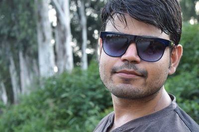 Portrait of young man wearing sunglasses