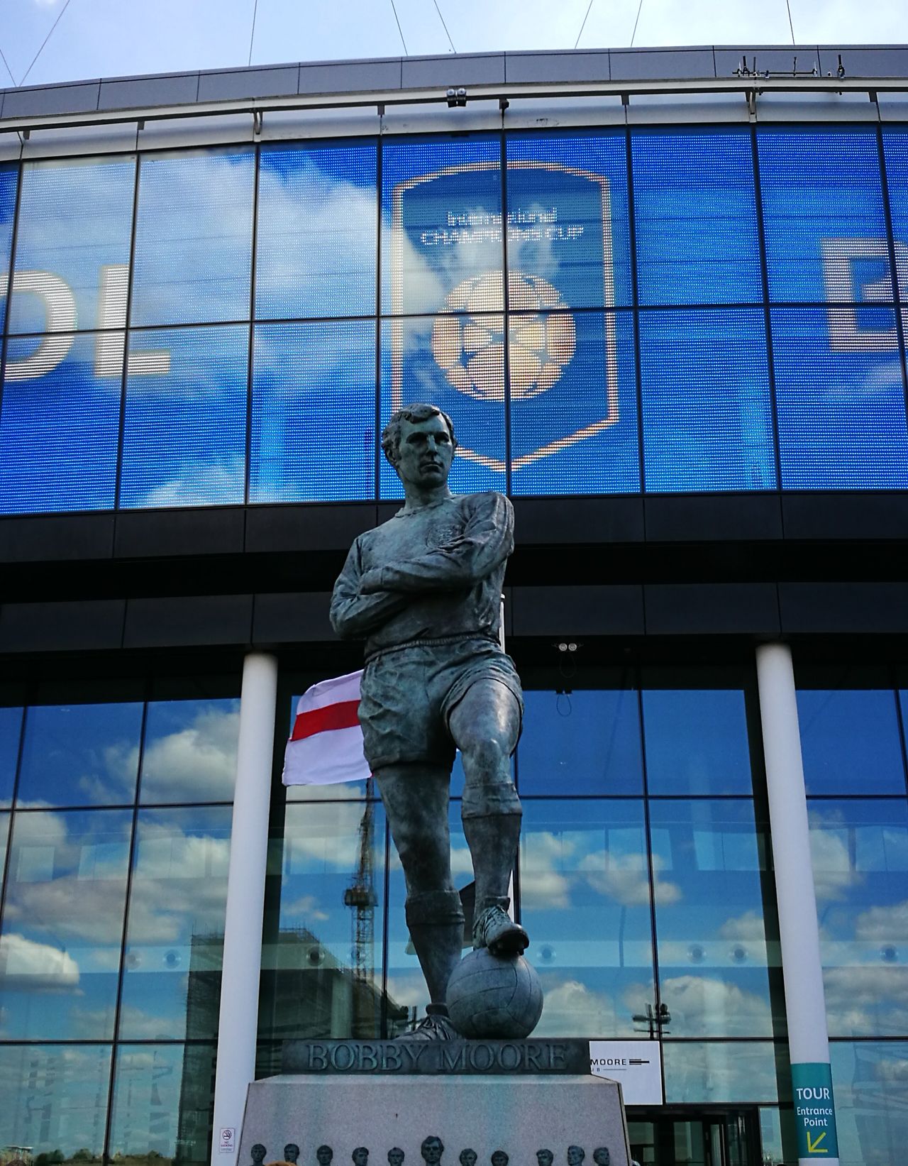 Bobby moore statue