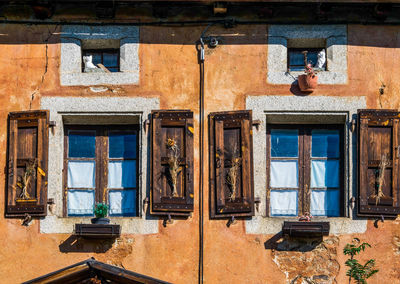 Exterior of old building, dorres. 