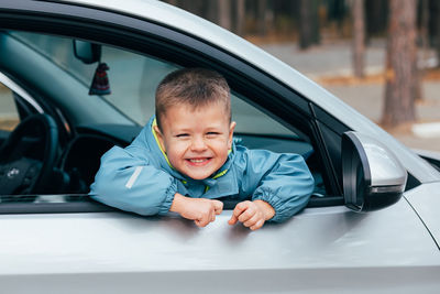 Portrait of cute girl in car