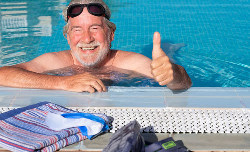 Portrait of man wearing sunglasses at swimming pool