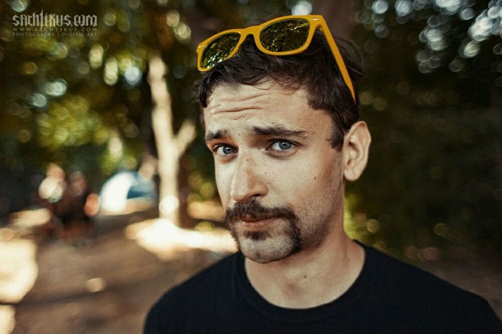 looking at camera, portrait, focus on foreground, headshot, front view, lifestyles, young men, close-up, person, leisure activity, beard, young adult, handsome, head and shoulders, outdoors, mid adult men, human face