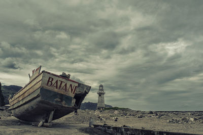 Abandoned boat against sky
