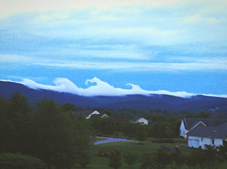 mountain, mountain range, scenics, sky, tranquil scene, house, building exterior, beauty in nature, landscape, tree, tranquility, built structure, architecture, nature, cloud - sky, idyllic, non-urban scene, cloud, weather, residential structure