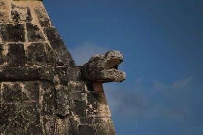 Low angle view of old ruins against clear blue sky