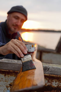 Man painting oar