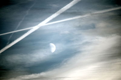 Scenic view of moon in sky