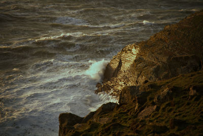 Waves breaking on rocks