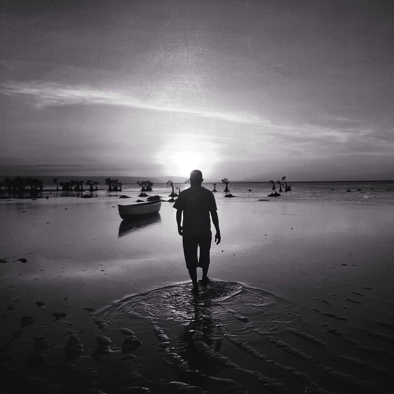 water, sea, full length, horizon over water, sky, beach, rear view, lifestyles, shore, leisure activity, tranquility, tranquil scene, scenics, men, standing, beauty in nature, walking, nature