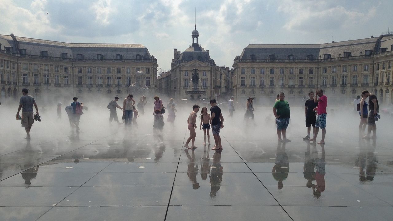 architecture, built structure, large group of people, building exterior, person, men, walking, lifestyles, sky, leisure activity, water, tourist, reflection, tourism, famous place, mixed age range, city life, cloud - sky, town square