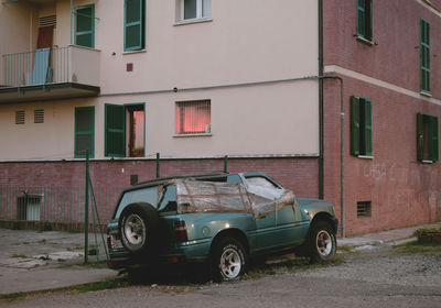 Vintage car parked on street against building