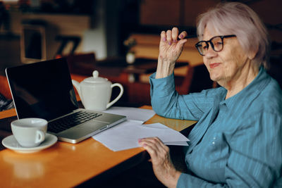 Senior woman sitting in cafe