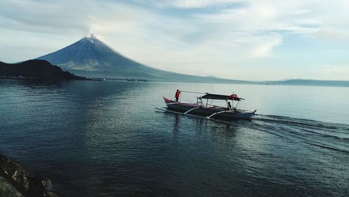 Outrigger on sea against sky