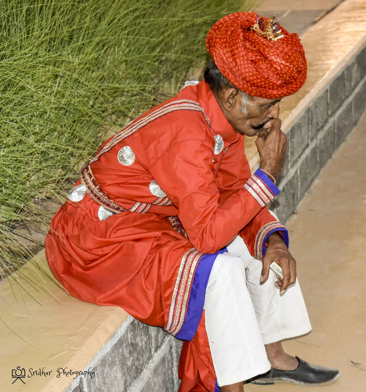 MIDSECTION OF MAN WEARING MASK