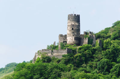 Old ruin building against sky