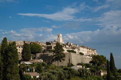 View of fort against cloudy sky