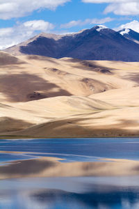 Tso moriri mountain lake panorama with mountains and blue sky reflections in the lake