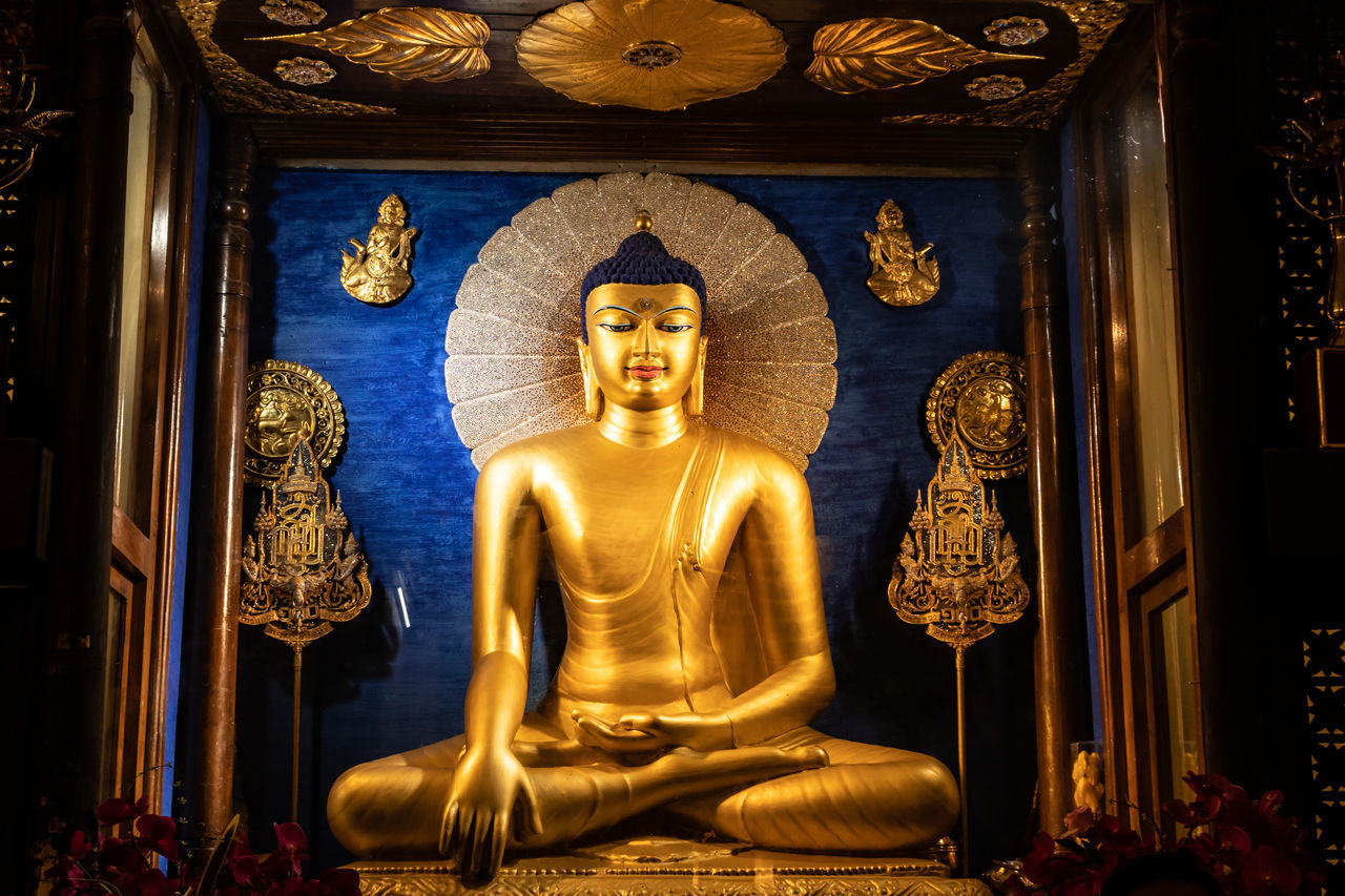 STATUE OF BUDDHA IN TEMPLE BUILDING