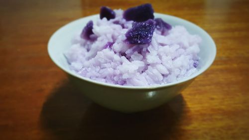 Close-up of purple flower in glass on table