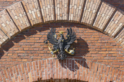 View of statue on brick wall
