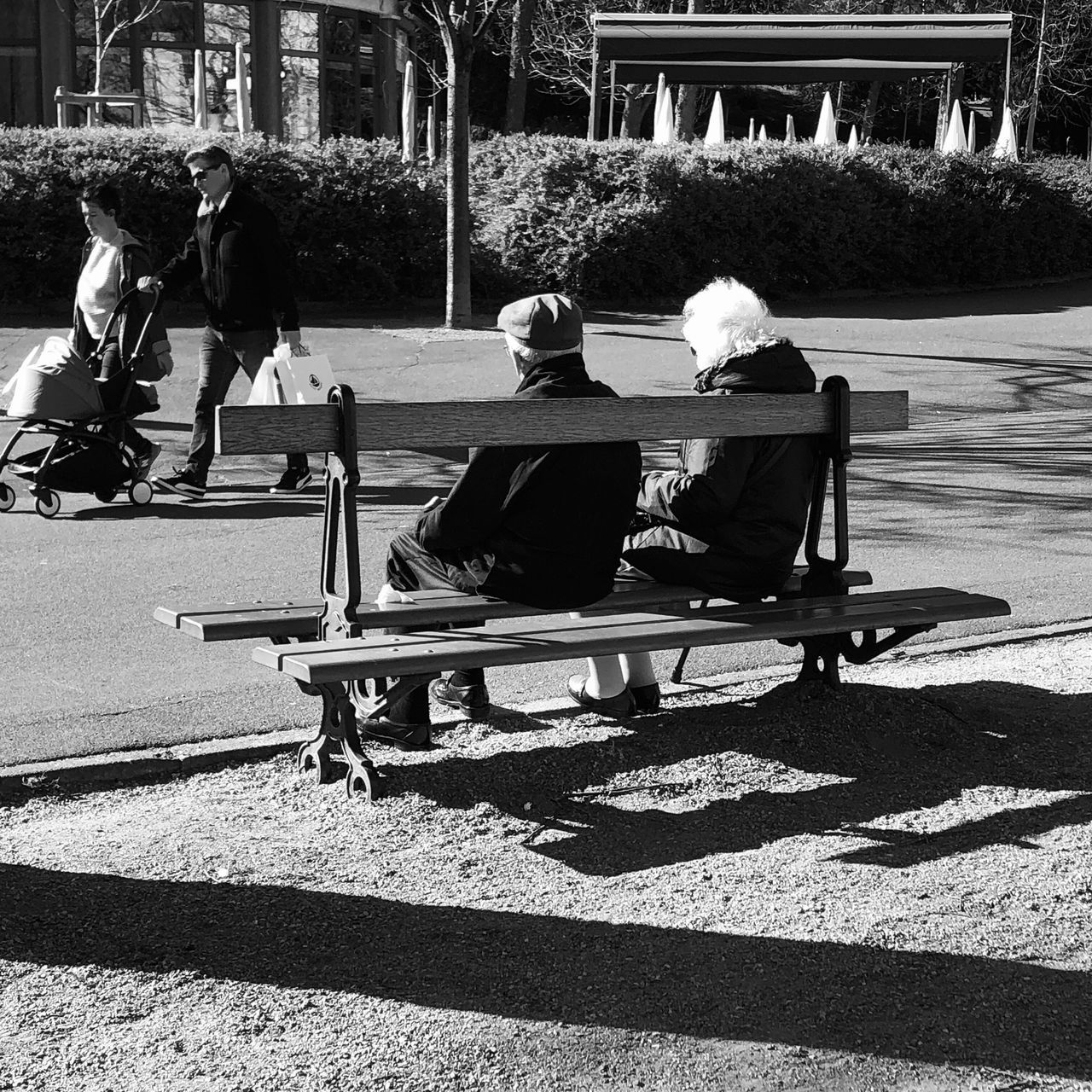 sitting, real people, men, bench, seat, nature, women, lifestyles, sunlight, shadow, group of people, full length, rear view, day, leisure activity, people, adult, park, males, relaxation, outdoors, park bench