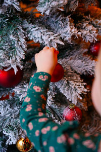 Midsection of woman holding heart shape
