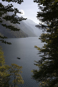 Lake königssee in berchtesgaden national park, bavaria, germany in autumn