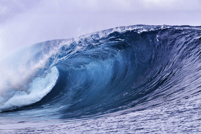 Sea waves splashing against sky