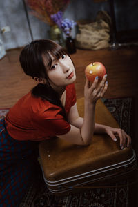 Young woman holding apple