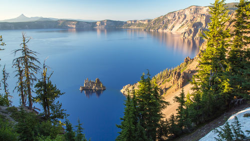 Panoramic view of lake and mountains against sky