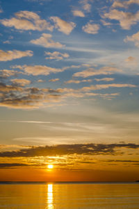 Sunset over the sea. reflection of sunlight in the sea waves. the sky in the sunset rays.