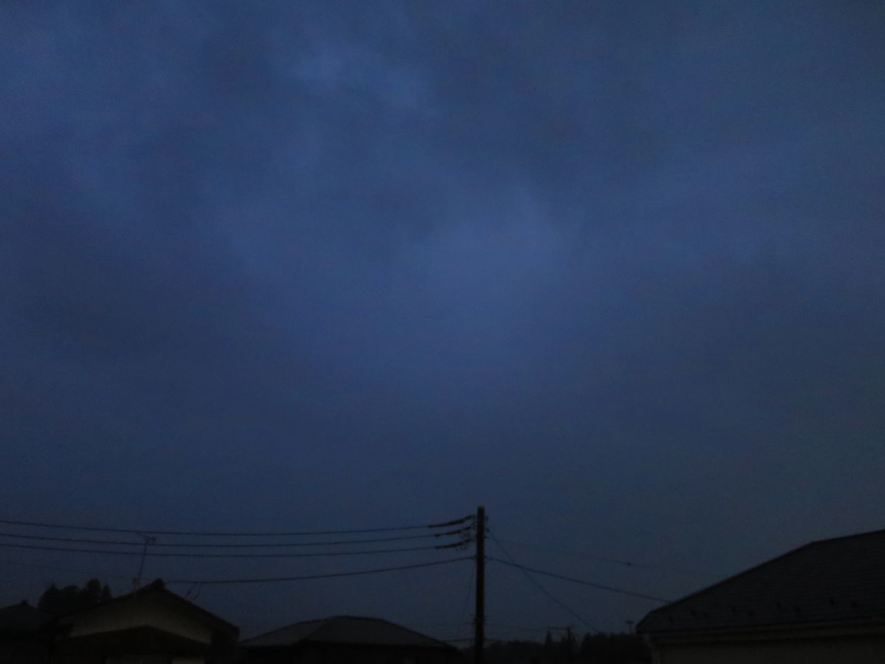 LOW ANGLE VIEW OF ELECTRICITY PYLONS AGAINST SKY