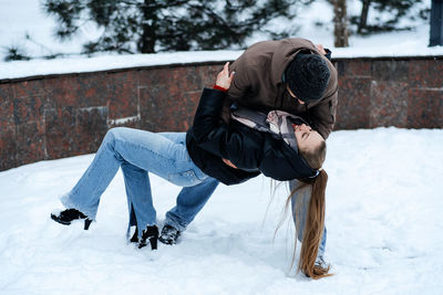 Valentines day outdoors celebration date ideas. winter love story. cold season dating for couples