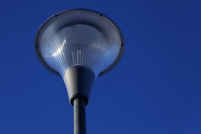 Street lamp with beautiful arched glass