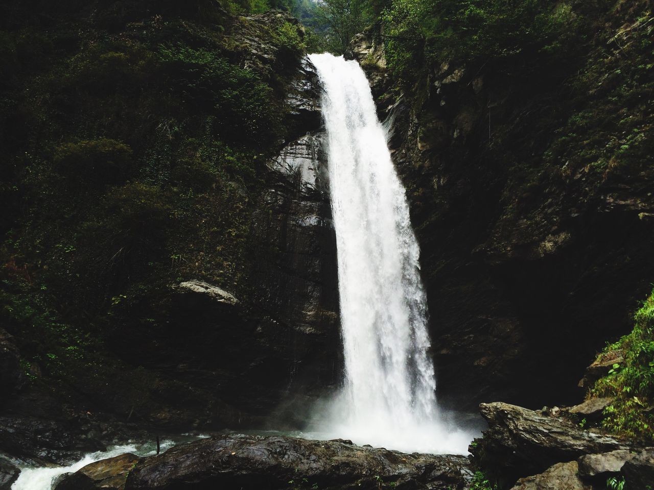 waterfall, motion, scenics, beauty in nature, long exposure, water, forest, nature, flowing water, flowing, moss, rock, growth, purity, outdoors, power in nature, tranquil scene, day, lush foliage, non-urban scene, tranquility, splashing, freshness, mountain, majestic, green color, green