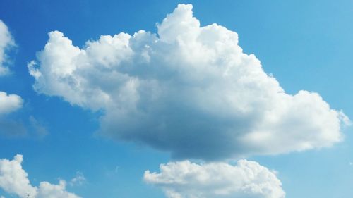 Low angle view of cloudy sky