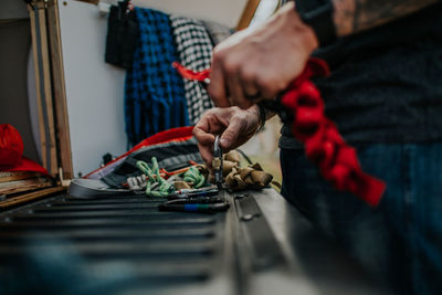Side view of man opening carabiner on back of truck
