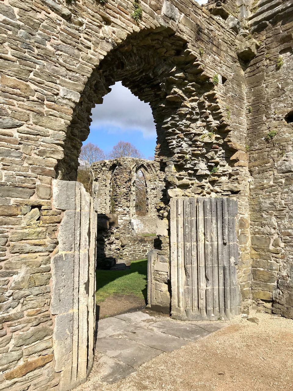 OLD RUIN BUILDING