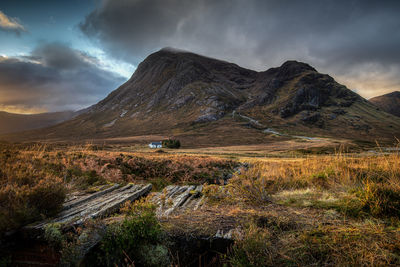 Looking towards the lagangarbh mountain hut in glen coe with the peaks of buachaille etive mor