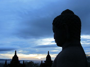 Statue of buddha against sky