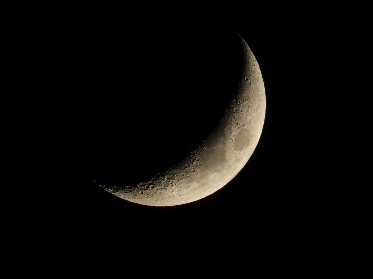 SCENIC VIEW OF MOON IN SKY