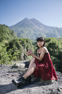 Young woman sitting on mountain