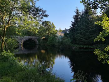 Arch bridge over lake against sky