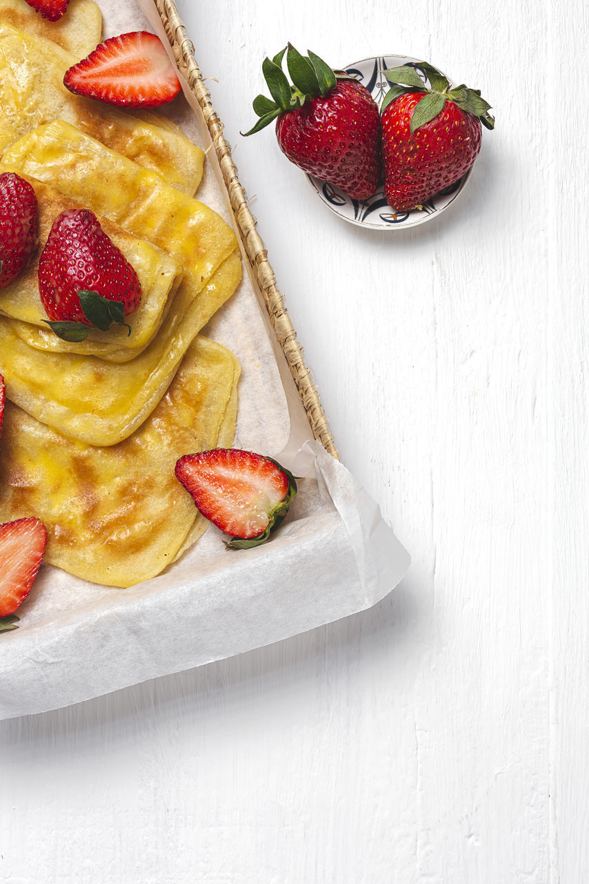 HIGH ANGLE VIEW OF STRAWBERRIES AND FRUITS ON TABLE