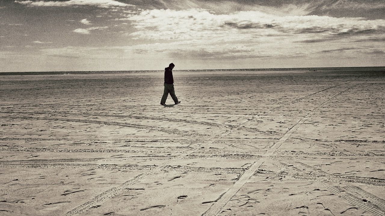 beach, sand, sea, lifestyles, full length, leisure activity, shore, horizon over water, walking, tranquil scene, rear view, tranquility, sky, standing, water, vacations, scenics, person