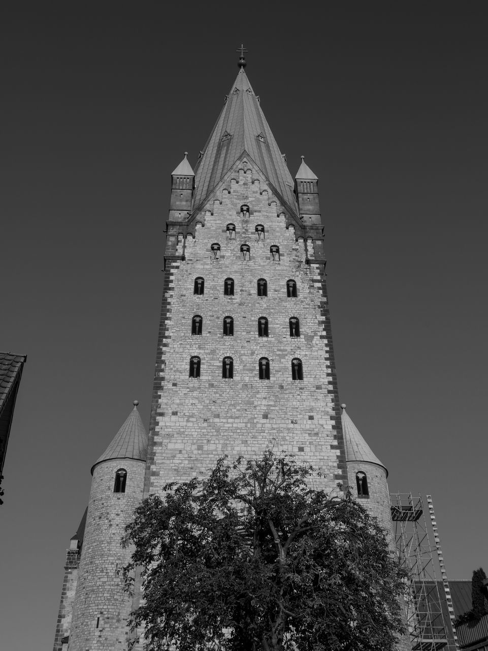 architecture, built structure, building exterior, building, black and white, tower, low angle view, sky, tree, monochrome photography, monochrome, history, nature, the past, no people, steeple, travel destinations, place of worship, landmark, clear sky, religion, plant, spire, belief, city, clock, outdoors, white, travel, day, spirituality, time