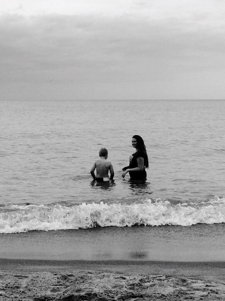 sea, water, two people, horizon over water, leisure activity, real people, nature, togetherness, waterfront, men, beach, childhood, day, beauty in nature, wave, scenics, outdoors, sky, lifestyles, bonding, people