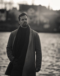 Man in front of water and sun blur monochrome